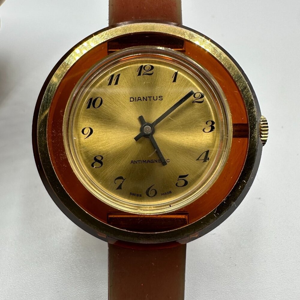 Vtg. Diantus Watch Women Gold Tone Brown Swiss 41MM Round Dial Manual Wind 8.5"